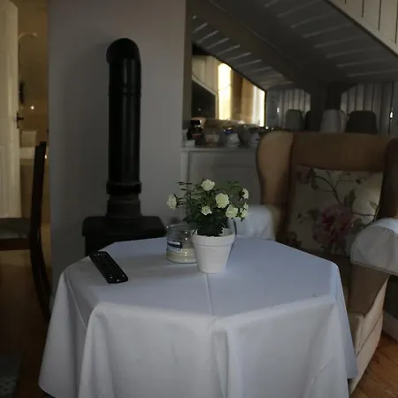 Alojamento de Acomodação e Pequeno-almoço Rockfield House 2*